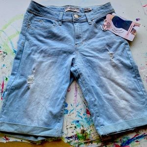 Women light wash Bermuda shorts